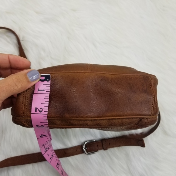 Wilsons Leather Bags Wilsons Geniune Leather Saddle Crossbody Flap